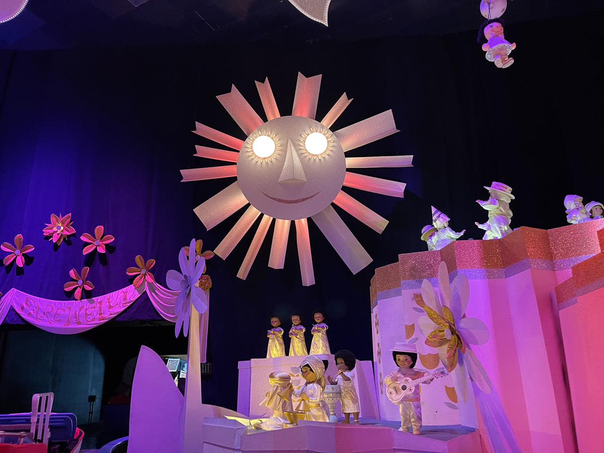 "it's a small world" Disneyland